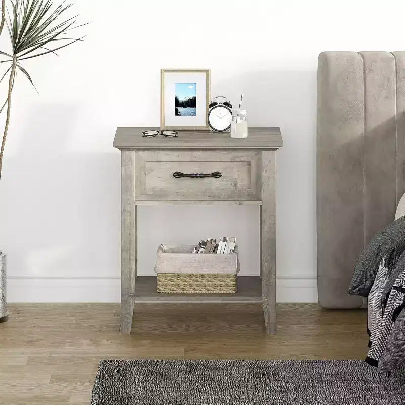 Cadre de lit plateforme en métal avec tête de lit et station de recharge