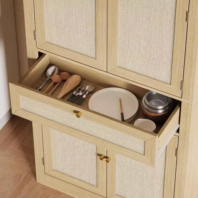 Meuble de rangement en bois de sapin de 70 po avec portes en rotin et tablettes réglables