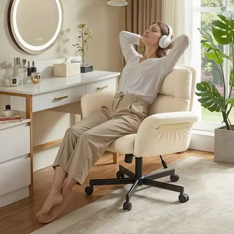 Chaise de bureau à piètement croisé en métal de 97 cm avec accoudoirs relevables et roulettes