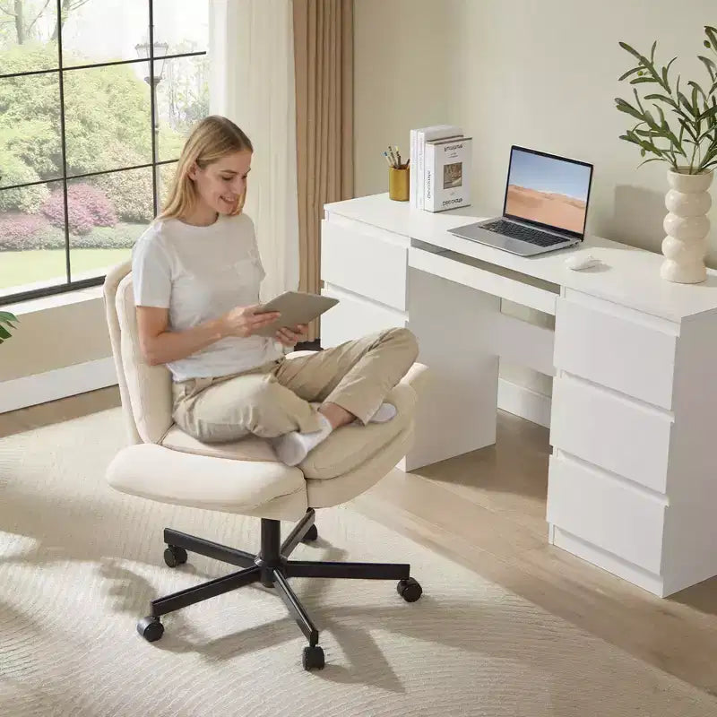 Chaise de bureau à piètement croisé en métal de 97 cm avec accoudoirs relevables et roulettes