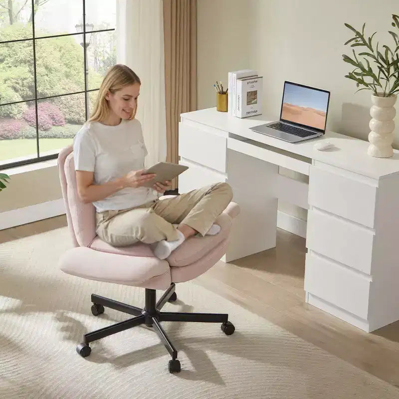 Chaise de bureau à piètement croisé en métal de 97 cm avec accoudoirs relevables et roulettes